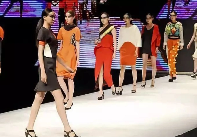 江苏龙图腾服装有限公司轮播图5